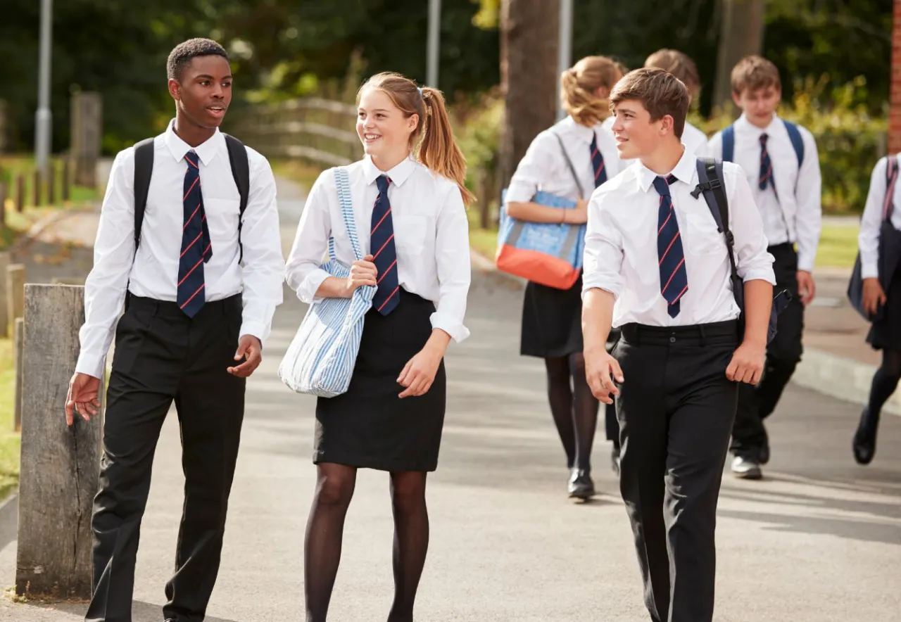 Các loại trường THPT Mỹ: So sánh công lập, tư thục, boarding, bán trú – Ưu nhược điểm lựa chọn phù hợp