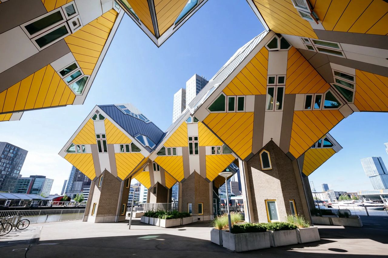 Du học Hà Lan ngành Kiến trúc 2027: Trường top & portfolio 3 Nhà Cube Houses Rotterdam - biểu tượng kiến trúc hiện đại Hà Lan