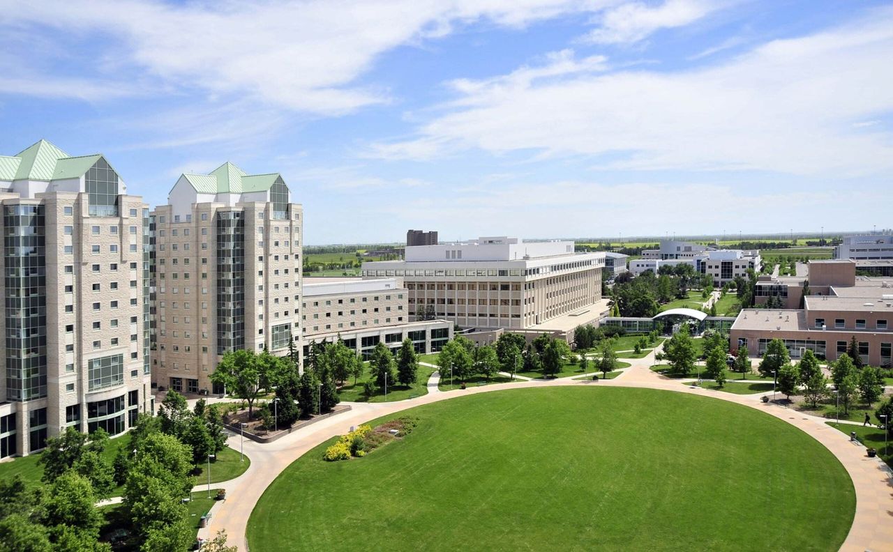 University of Regina 2027: Học Phí, Học Bổng Du Học Canada 4 Khuôn viên và ký túc xá University of Regina, thành phố Regina, Saskatchewan