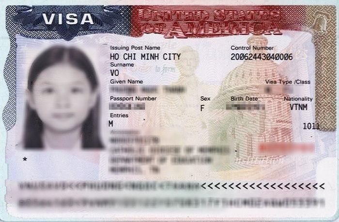 Gia hạn visa Mỹ qua bưu điện 2027: Điều kiện & quy trình 7 Mẫu thị thực Mỹ (visa sticker) được cấp tại TP. Hồ Chí Minh — minh họa visa cần gia hạn qua đường bưu điện